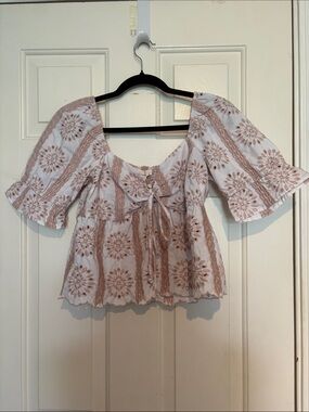 URBAN Romantics embroidered eyelet peasant top size small